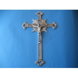 Krzyż metalowy niklowany  na ścianę 34,5 cm